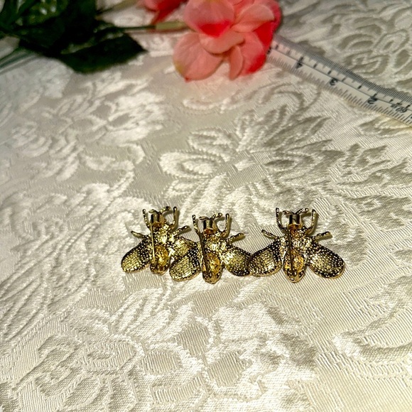 COPY - Elegant Gold and Pearl  set of 3 Bee Brooches with  Crystal Design - Picture 8 of 10
